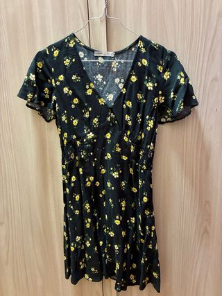 Vestito floreale Pull&Bear nero e giallo
