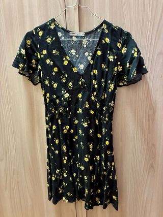 Vestito floreale Pull&Bear nero e giallo