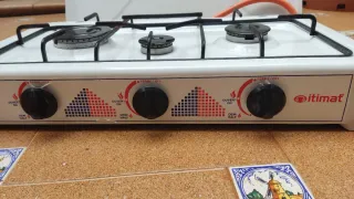 Hornillo Gas 3 Fuegos con Goma . Es la grande.