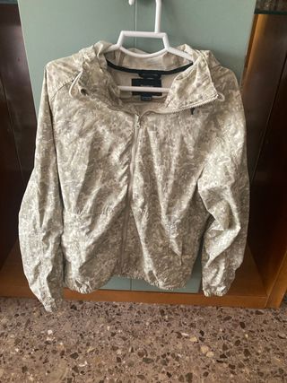 Cazadora Pull&Bear beige entretiempo