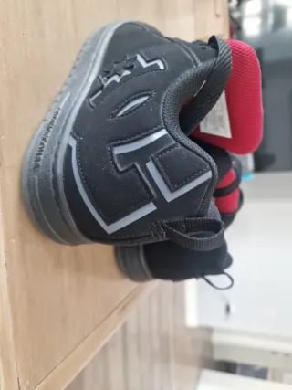 DC Court Graffik, Zapatos de Skate Niños Hombre 43