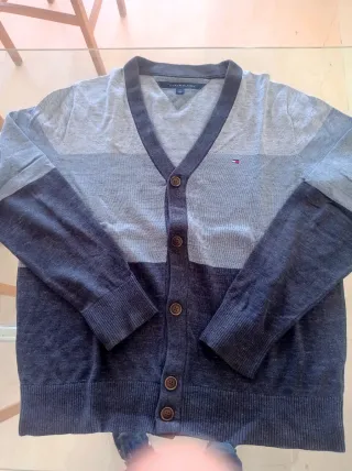 Cardigan Hombre Tommy Hilfiger en tonos Azules.
