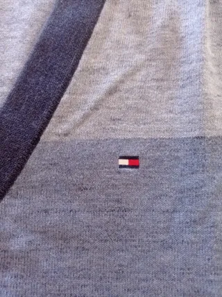 Cardigan Hombre Tommy Hilfiger en tonos Azules.