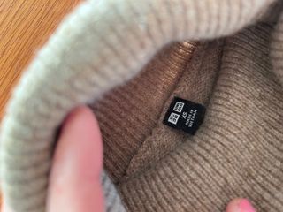 Jersey Uniqlo cuello alto beige talla XS 100% lana