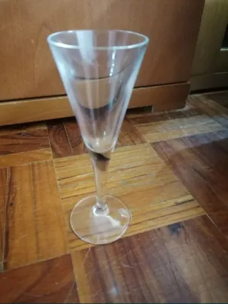 Garrafa licor e cálices Vista Alegre novos