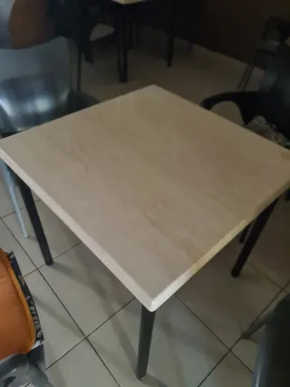 Tavoli e Sedie in Metallo e Legno