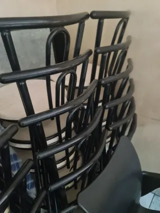 Tavoli e Sedie in Metallo e Legno