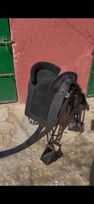 Montura de caballo negra