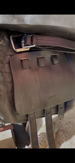 Montura de caballo negra