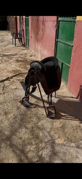 Montura de caballo negra