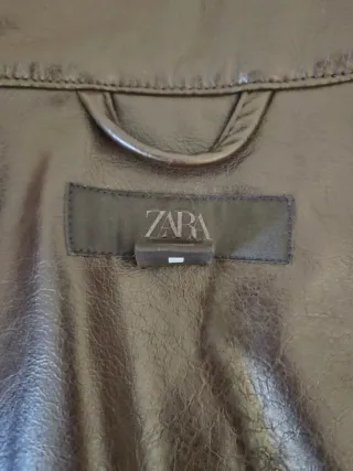 Chaqueta bomber efecto piel marrón.