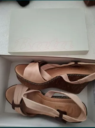 Sandálias Bata Bege/Castanho Tam. 38