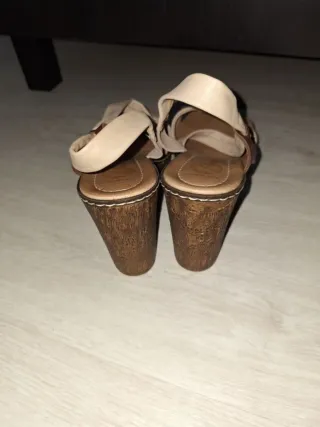 Sandálias Bata Bege/Castanho Tam. 38