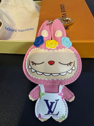Llavero de diseño Louis Vuitton rosa