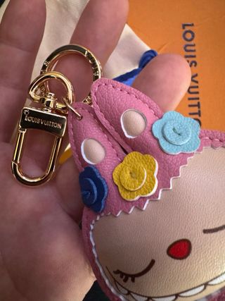 Llavero de diseño Louis Vuitton rosa