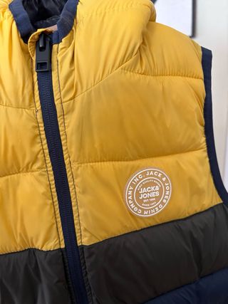 Chaleco talla 152 con capucha Jack & Jones