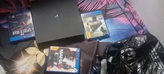 PS4 Slim 1TB + 3 Juegos + 2 Mandos