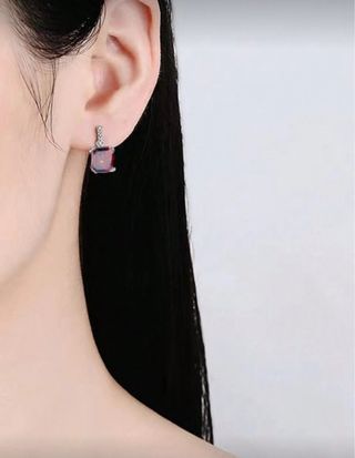 Orecchini in argento 925 con zirconi e pietra ross