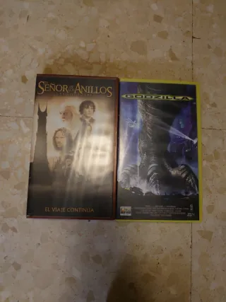 2 VHS: El Señor de los Anillos y Godzilla