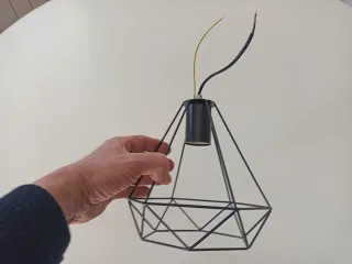 Lámpara colgante industrial geométrica