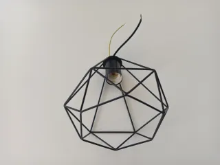 Lámpara colgante industrial geométrica