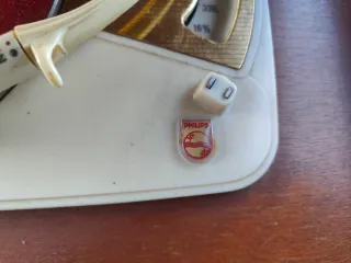 Antigua radio con tocadiscos Philips funciona