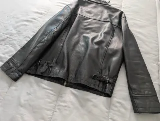 Chaqueta de cuero negra