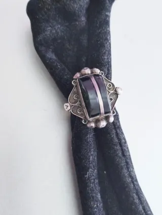 Anillo artesanal con azabache