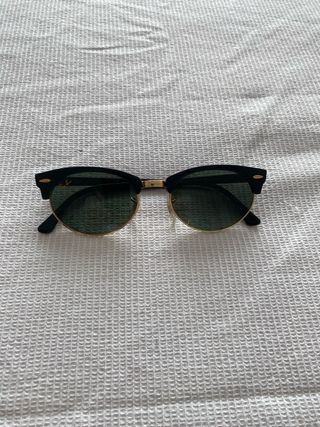 Gafas de sol Ray-Ban Clubmaster negras y doradas