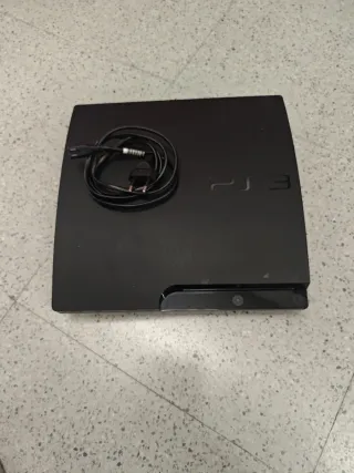 PlayStation 3 Negra, Mandos Inalámbricos y Juego.