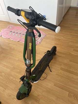 Patinete Eléctrico Jeep Verde y Marrón