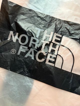 Abrigo The North Face Negro y Rosa