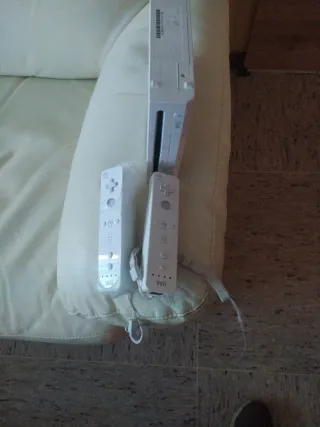 Nintendo Wii + Wii Fit + 2 mandos