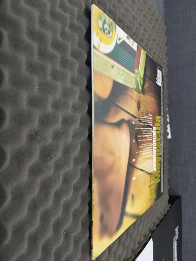 Vinilo Jota mayúscula hombre negro busca