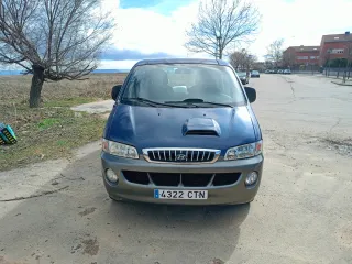 Hyundai H-1 2004