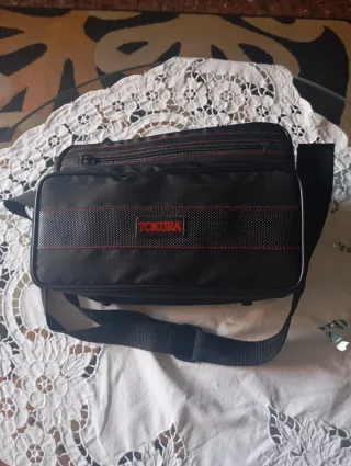 Cámara Pentax P30T con objetivo y bolsa