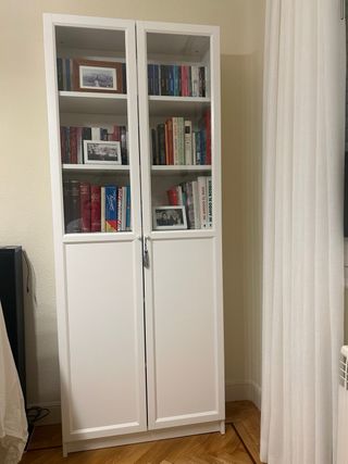 2 Vitrinas blancas con puertas de cristal