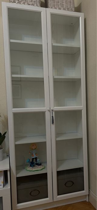 2 Vitrinas blancas con puertas de cristal