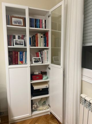 2 Vitrinas blancas con puertas de cristal