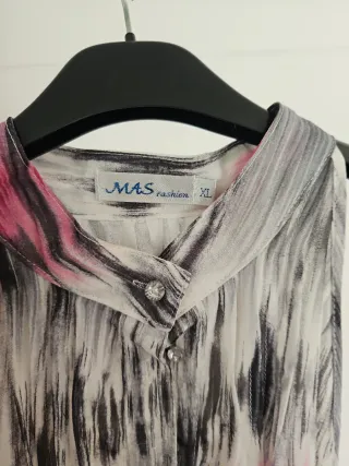 Blusa halter multicolor con volantes