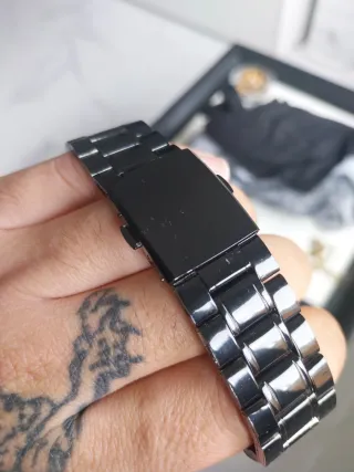 Reloj Caballero Negro y Rojo