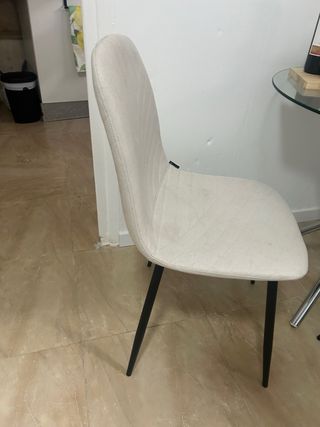 Mesa Redonda Cristal + sillas beige