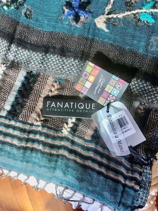 Maxi sciarpa ricamata a mano Fanatique NUOVA