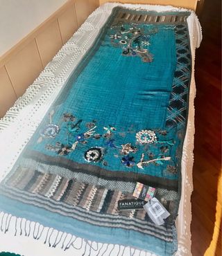 Maxi sciarpa ricamata a mano Fanatique NUOVA