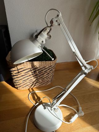 Lámpara de escritorio blanca