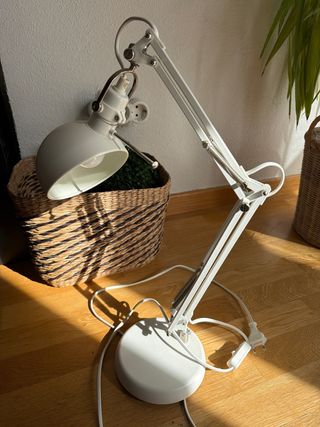 Lámpara de escritorio blanca
