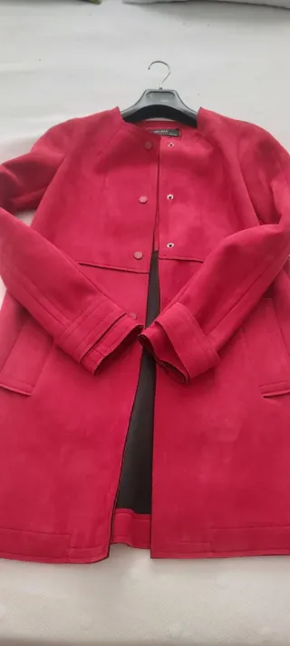 Chaqueta Zara Basic Talla XS rojo vino