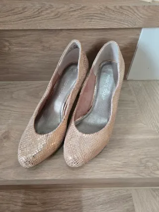 Zapatos de tacón Marco Tozzi dorados