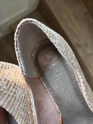 Zapatos de tacón Marco Tozzi dorados