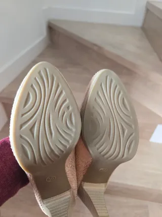 Zapatos de tacón Marco Tozzi dorados